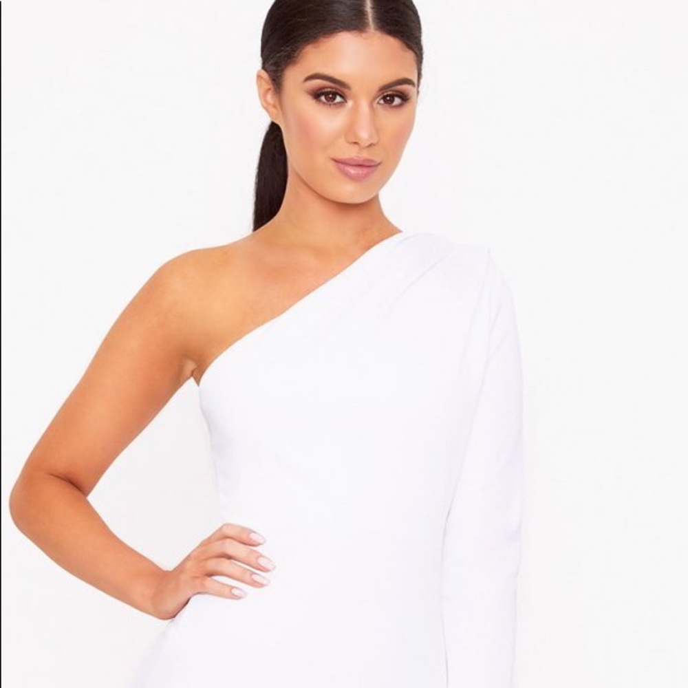 5️⃣ Dollar SALE 🔥Off the shoulder White Top